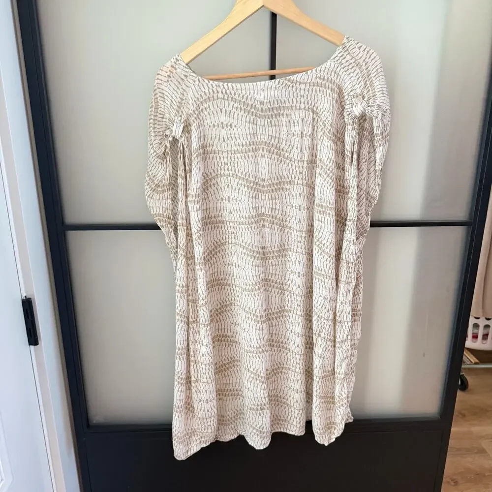 Carve Designs Tunic Top Women's M White Tan Rayon Geometric Cover Up Blouse EUC